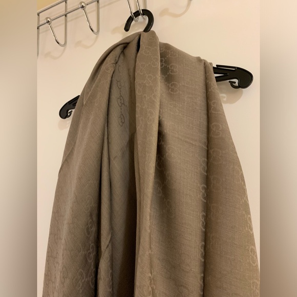 ❤️SOLD❤️Authentic Gucci Scarf / Shawl❤️ Available until Nov 15th - Picture 7 of 10